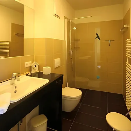Bernstein We 13 Apartment *